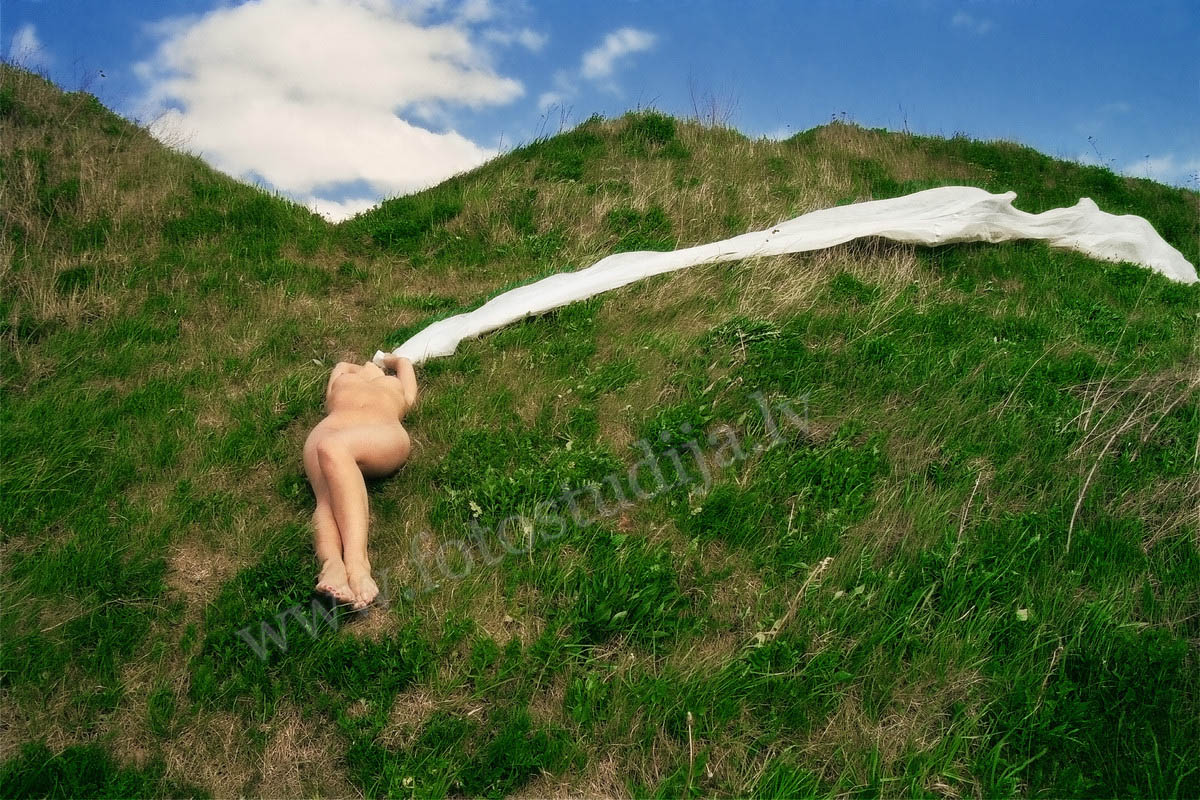 Ular bitta qizni sikishadi Juda uzun jinsiy olatni surati